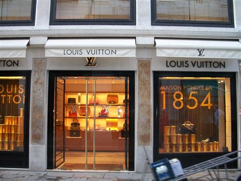 negozio louis vuitton venezia|Louis Vuitton in venice.